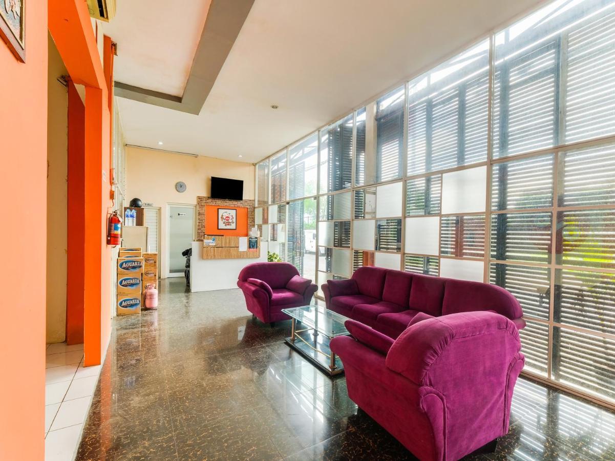 Spot On 2451 Camel Hotel Semarang